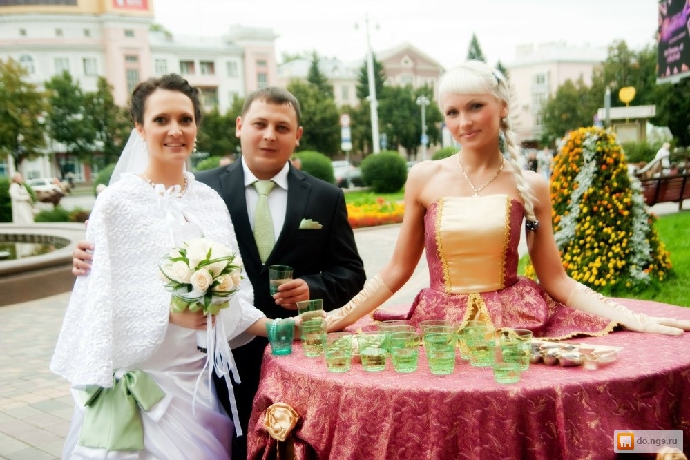Картинки парень с подарками, Стоковые Фотографии. Depositphotos Как пишется : вяжешь или вяжишь?